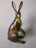 Medium lookout hare