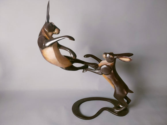 Medium boxing hares